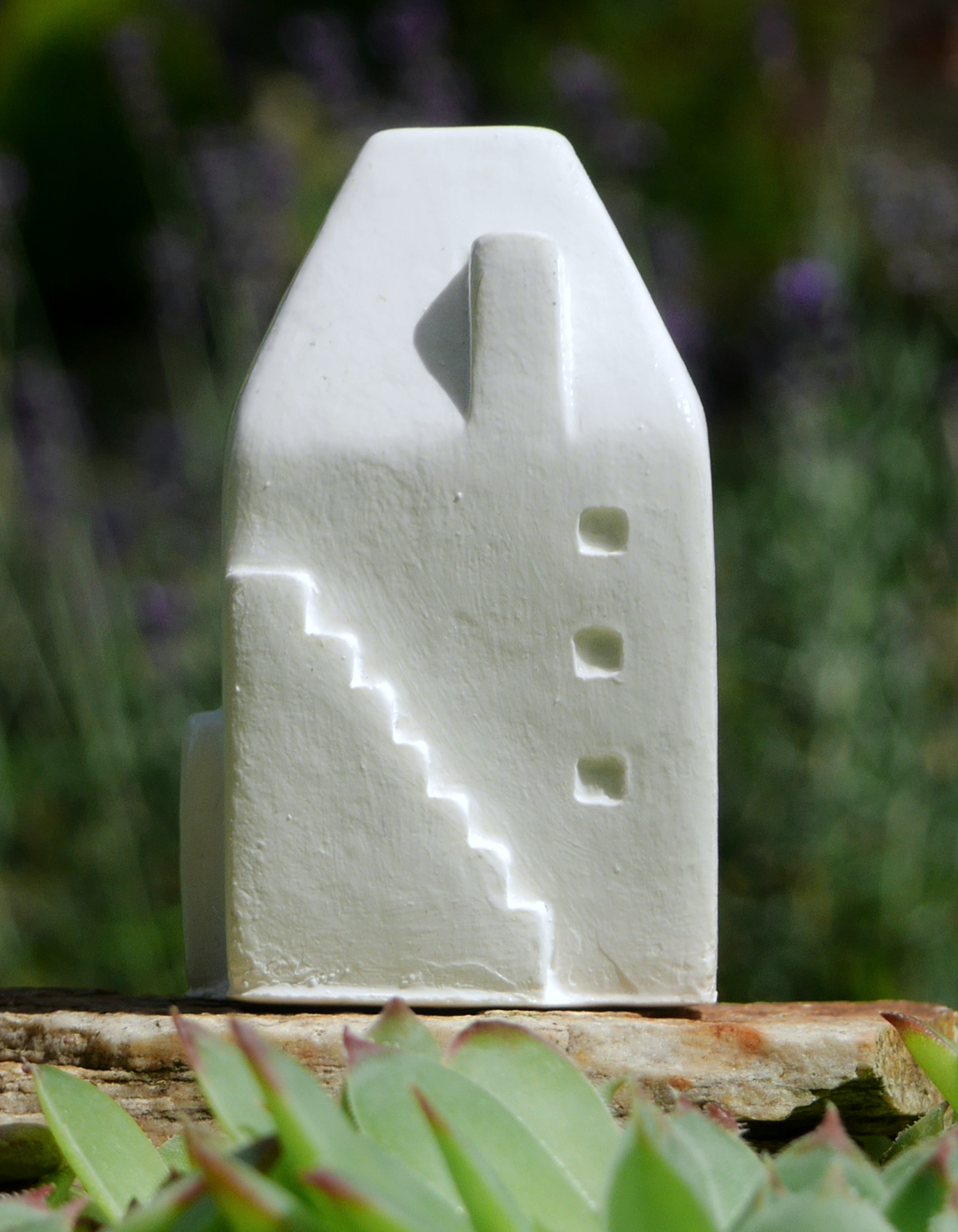 Moderní domeček bílý