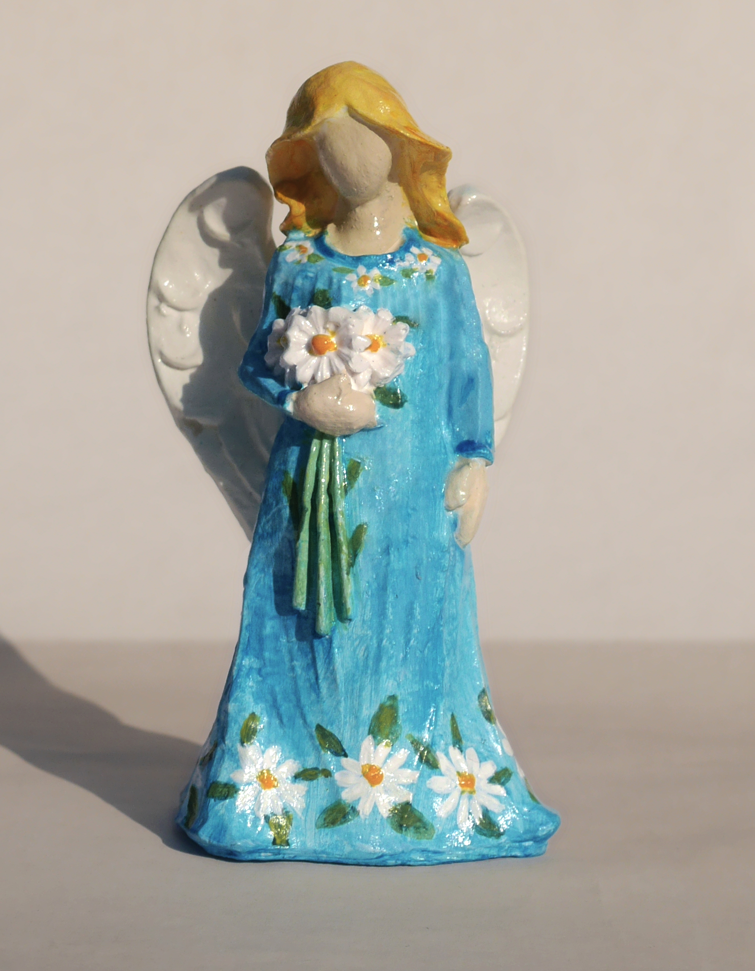Modrá květinová andělka
