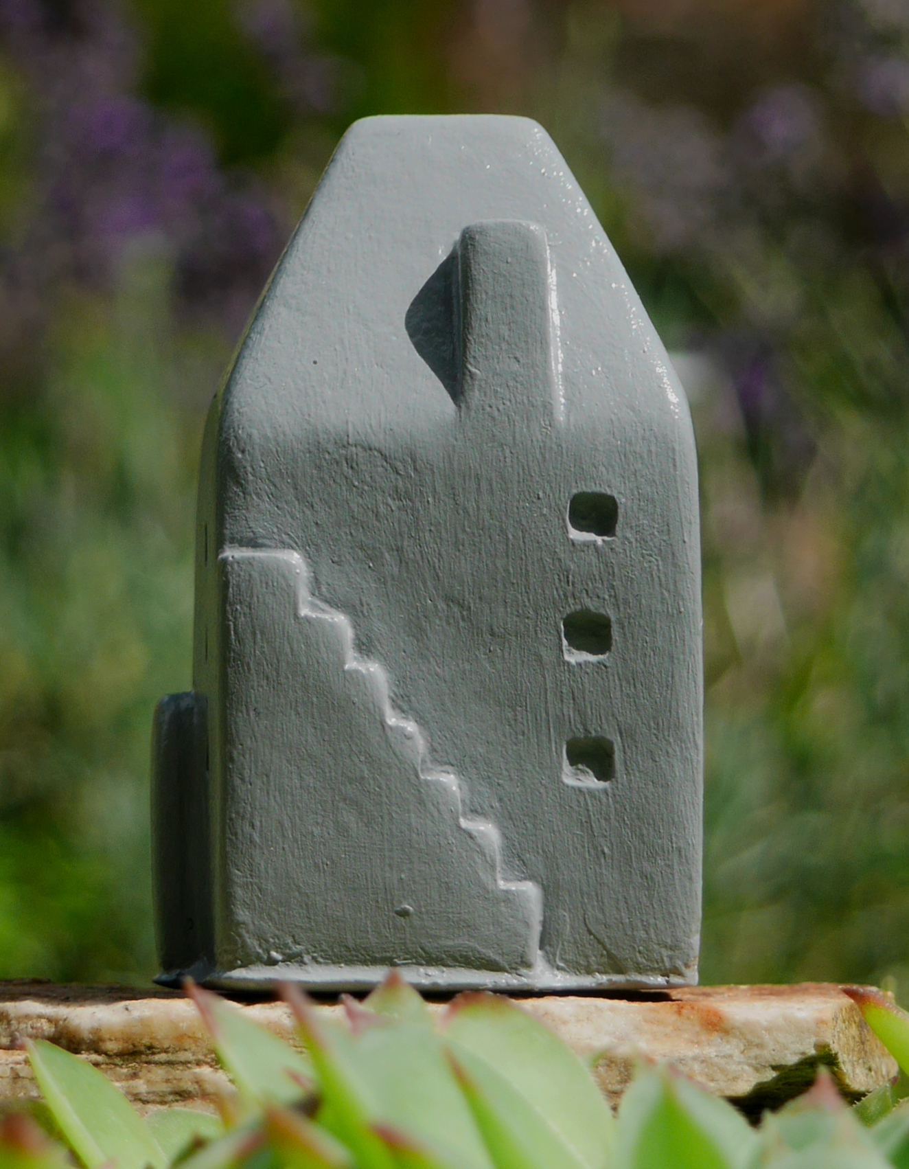 Moderní domeček šedý