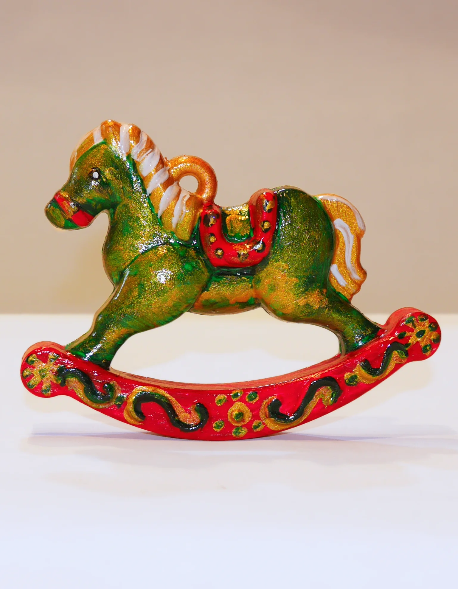 Zelený závěsný koník