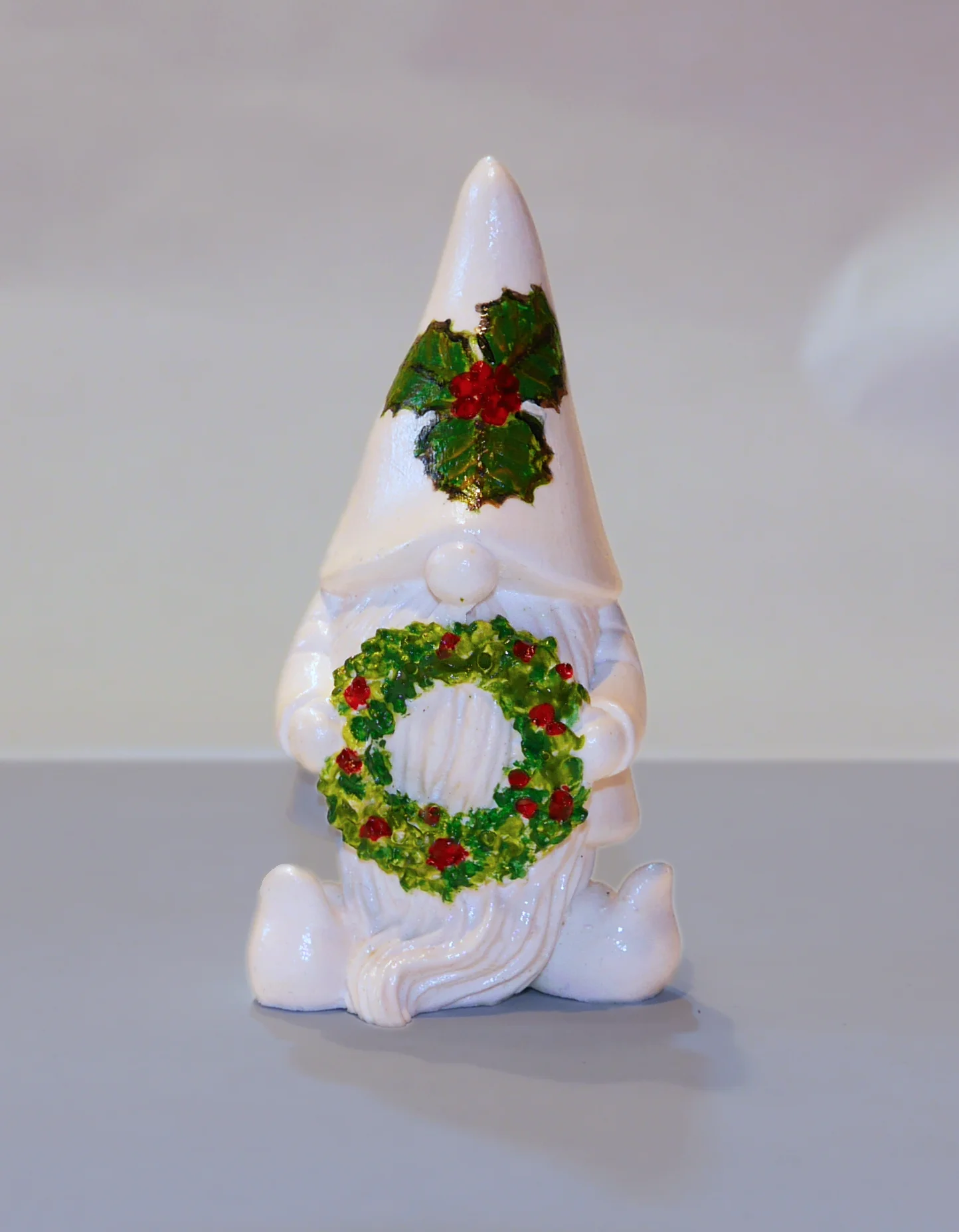 Sváteční trpaslík s cesmínou